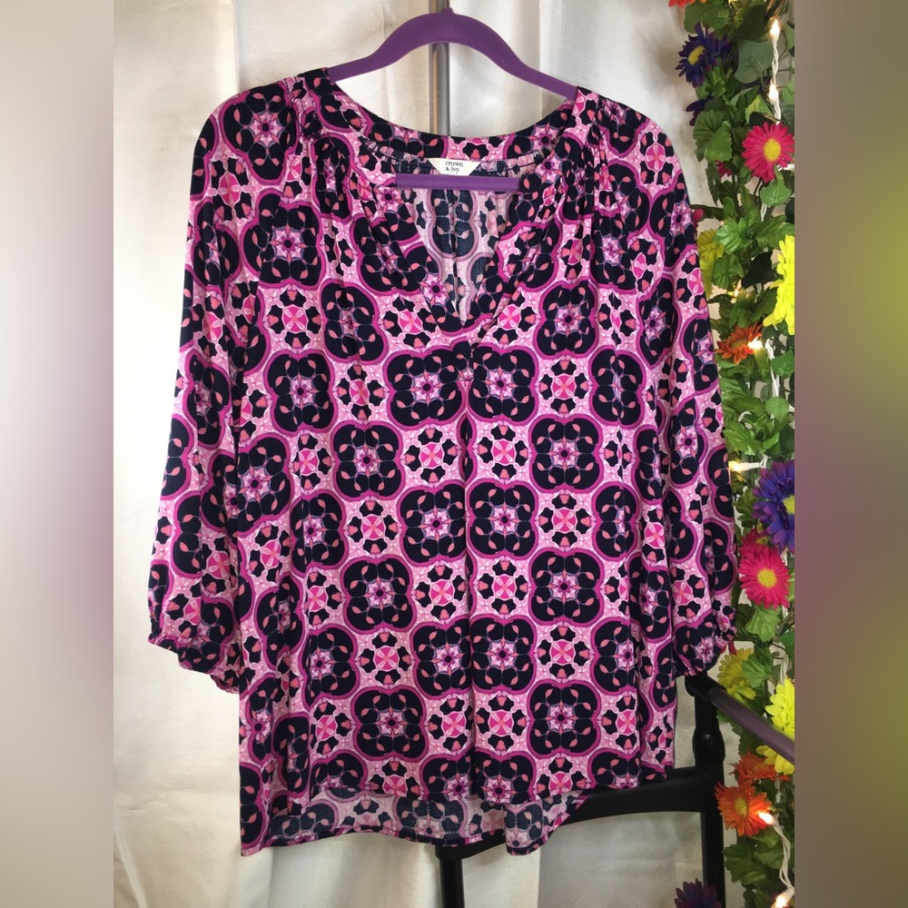 Crown & Ivy | Women’s Pink/Blue Geometric Pattern Long Sleeve Blouse Top